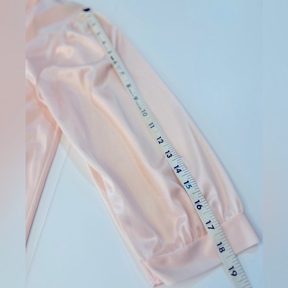 Vintage Soft Pink Sleeveless Nightgown with Matching Button Down Robe. Size = M - Picture 12 of 12